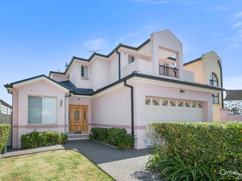 1  Arunta Avenue, Green Valley NSW 2168