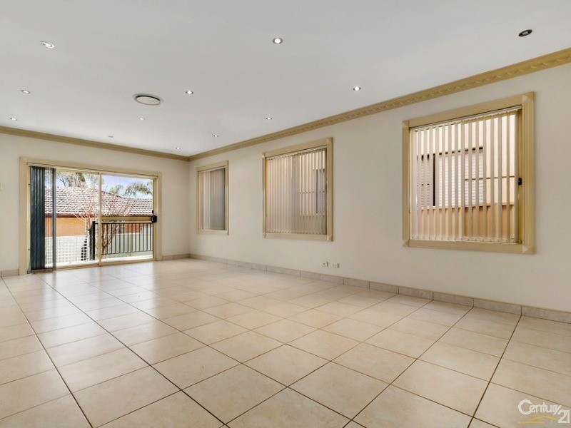 1  Arunta Avenue, Green Valley NSW 2168