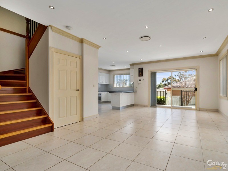 1  Arunta Avenue, Green Valley NSW 2168