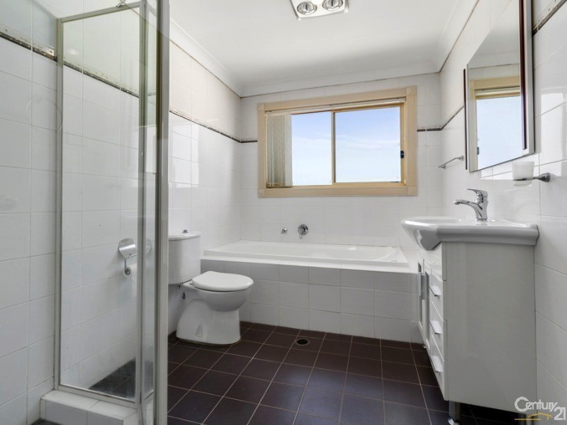 1  Arunta Avenue, Green Valley NSW 2168