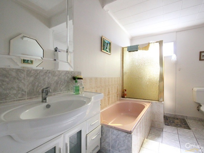 23 Coolaroo Crescent, Lurnea NSW 2170