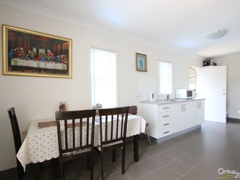 15 Bobin Road, Sadleir NSW 2168