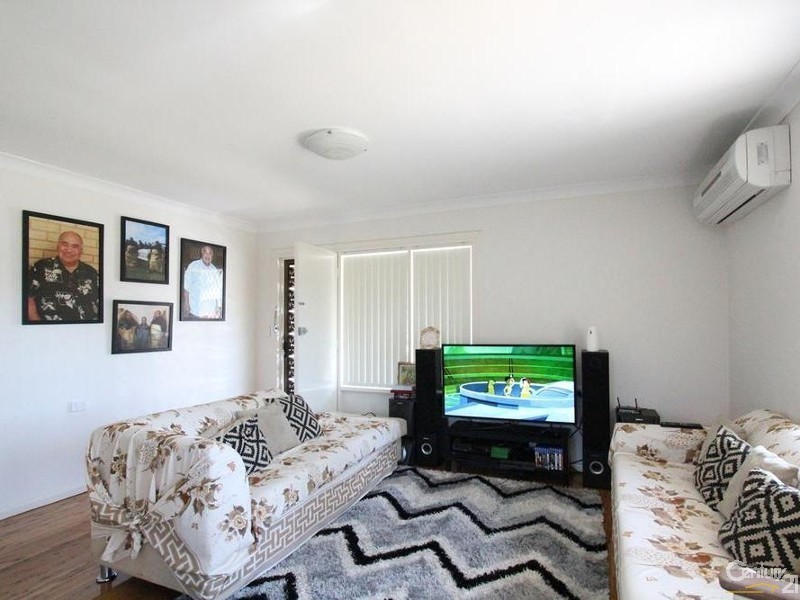 15 Bobin Road, Sadleir NSW 2168