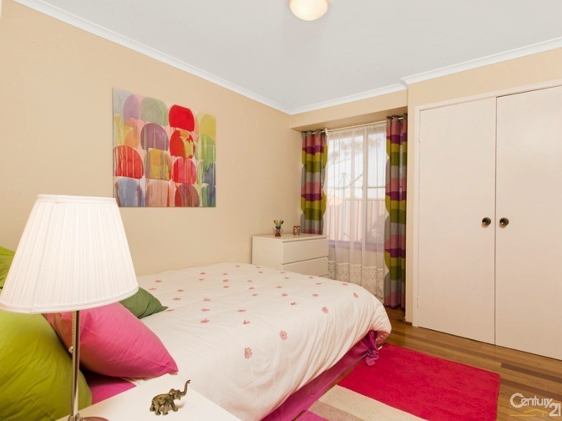 4 Baguette Close, Casula NSW 2170