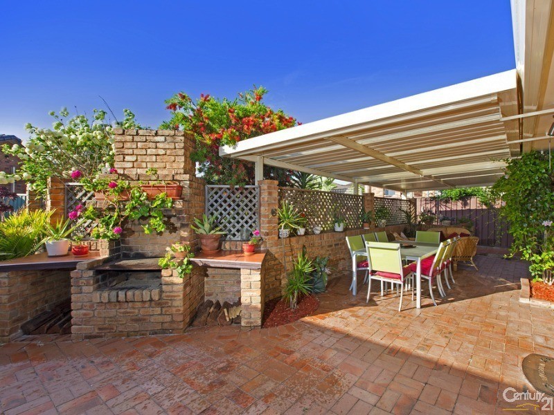4 Baguette Close, Casula NSW 2170