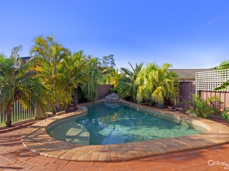 4 Baguette Close, Casula NSW 2170