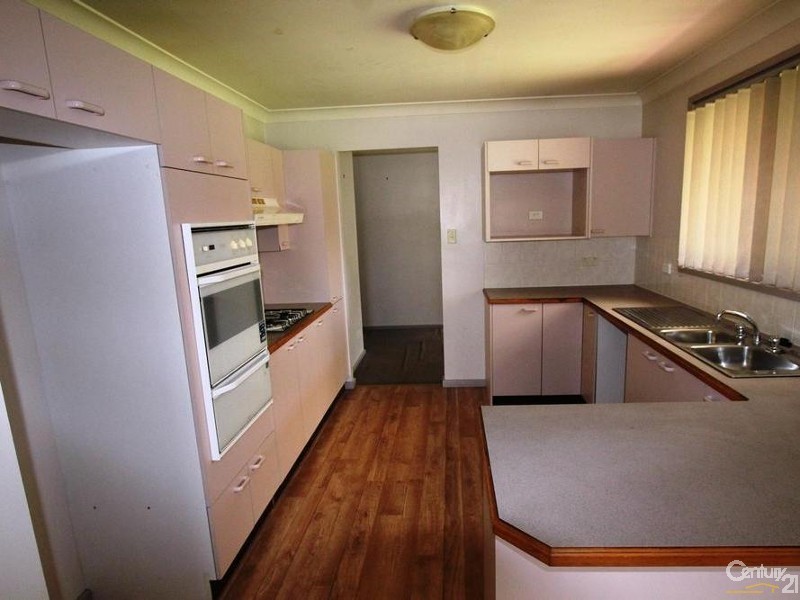 8 ORARA COURT, Wattle Grove NSW 2173