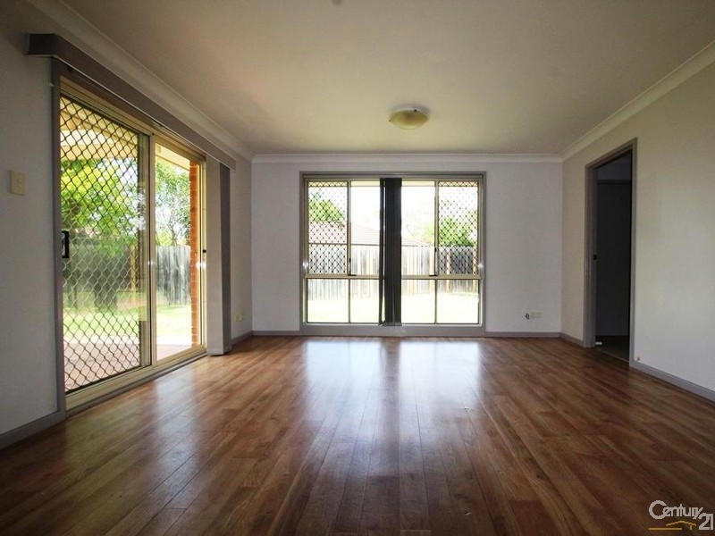 8 ORARA COURT, Wattle Grove NSW 2173