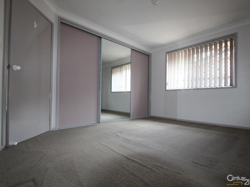 8 ORARA COURT, Wattle Grove NSW 2173