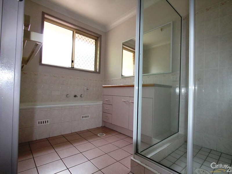 8 ORARA COURT, Wattle Grove NSW 2173