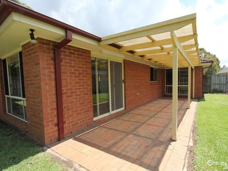 8 ORARA COURT, Wattle Grove NSW 2173