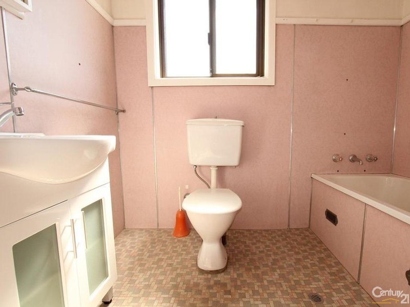 87 GRAHAM AVENUE, Lurnea NSW 2170