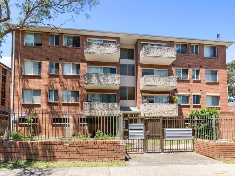 9/76  Bigge Street, Liverpool NSW 2170