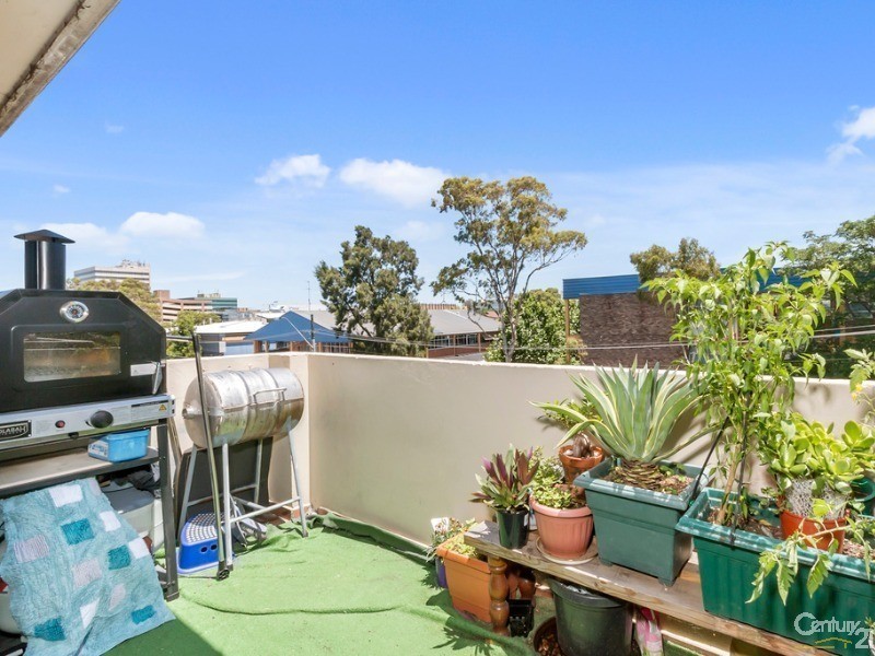 9/76  Bigge Street, Liverpool NSW 2170