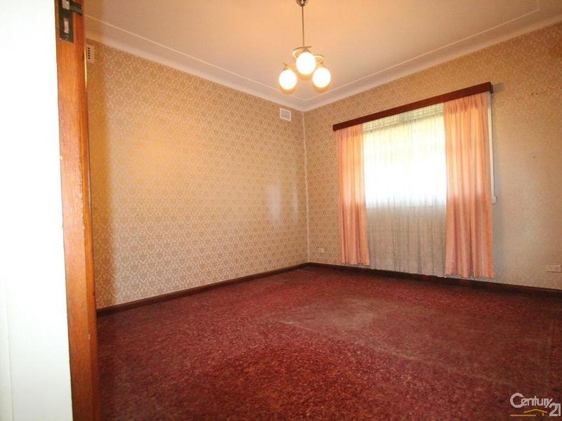 62 FLOWERDALE ROAD, Liverpool NSW 2170