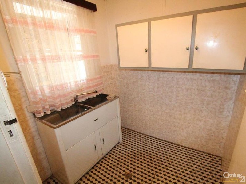 62 FLOWERDALE ROAD, Liverpool NSW 2170