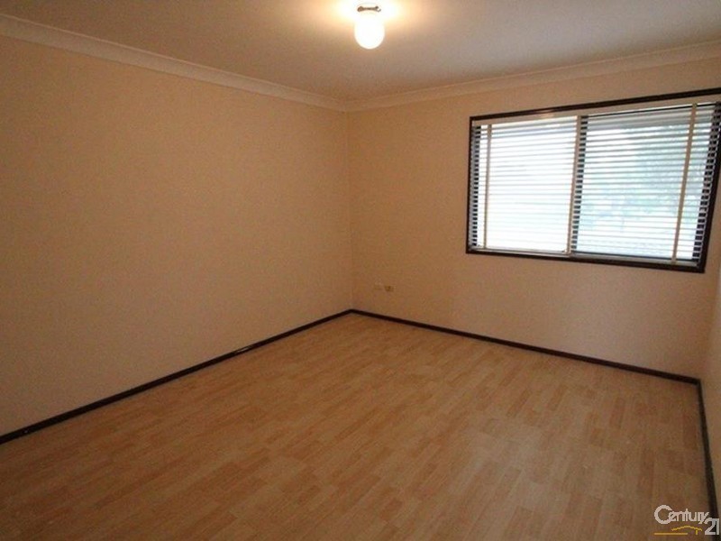 2/33 KOALA AVENUE, Ingleburn NSW 2565