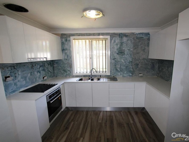 15 BOONOKE CRESCENT, Miller NSW 2168