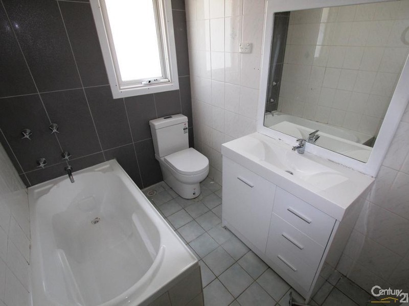 15 BOONOKE CRESCENT, Miller NSW 2168