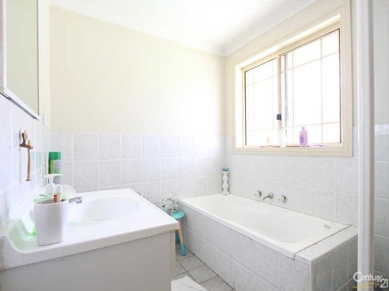 5/42-46 Wellwood Ave, Moorebank NSW 2170