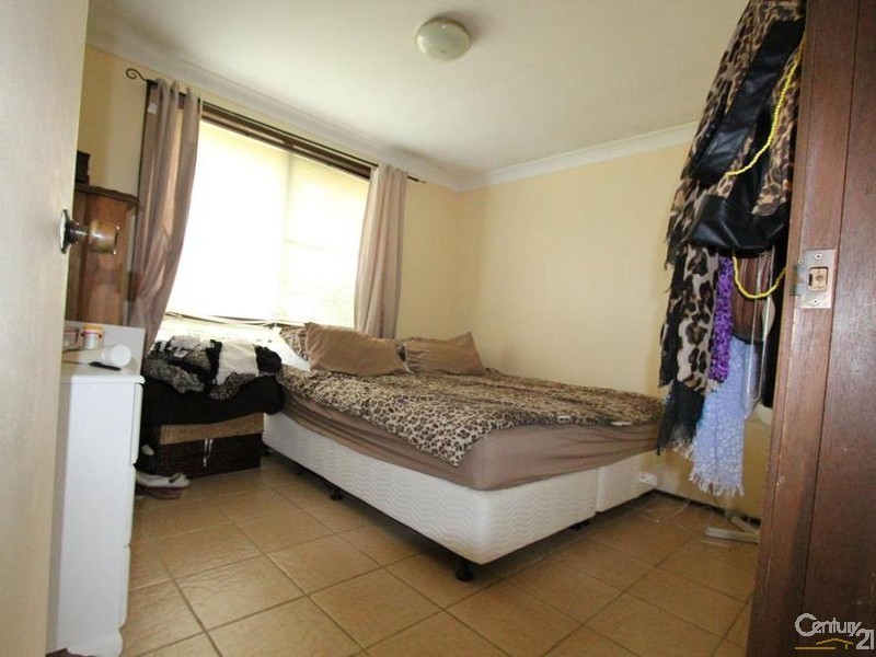 1/4 MARY STREET, Macquarie Fields NSW 2564