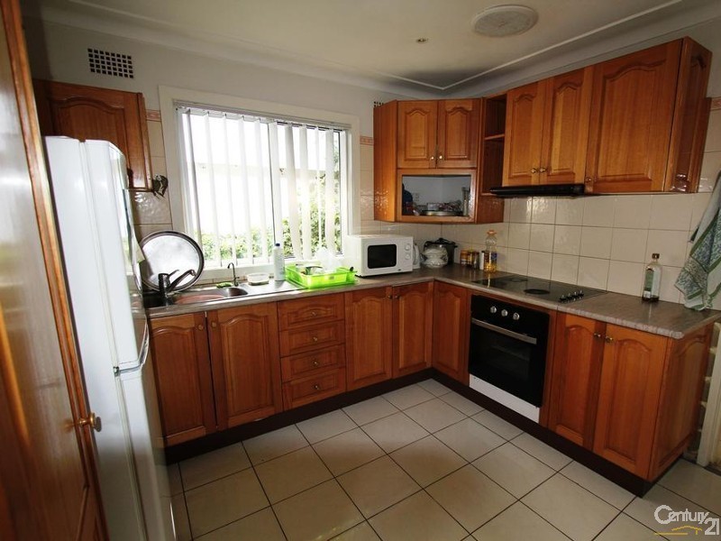 215 MEMORIAL AVENUE, Liverpool NSW 2170