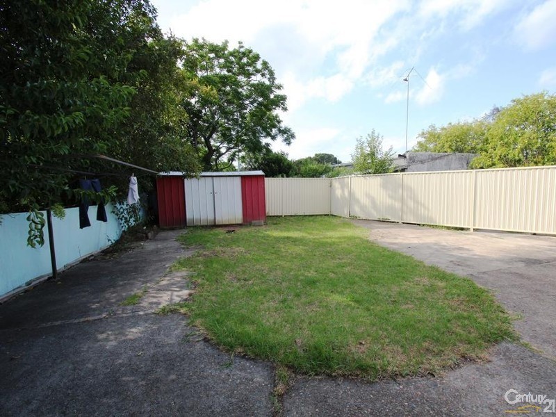 215 MEMORIAL AVENUE, Liverpool NSW 2170