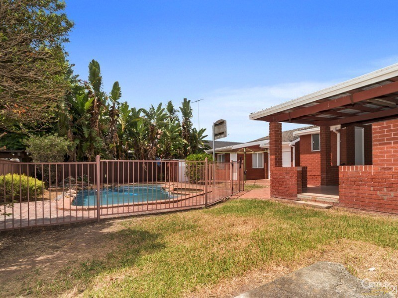 14 Rugby Crescent, Chipping Norton NSW 2170