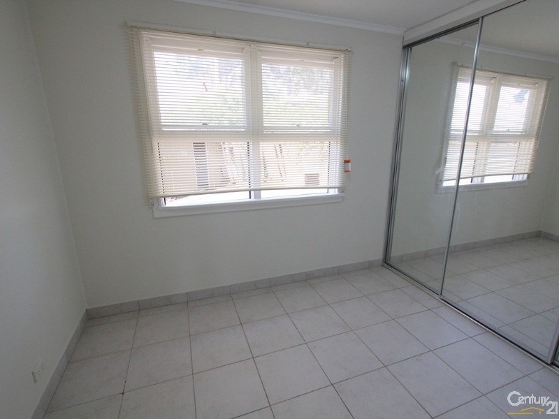 6 Locker Ave, Lurnea NSW 2170