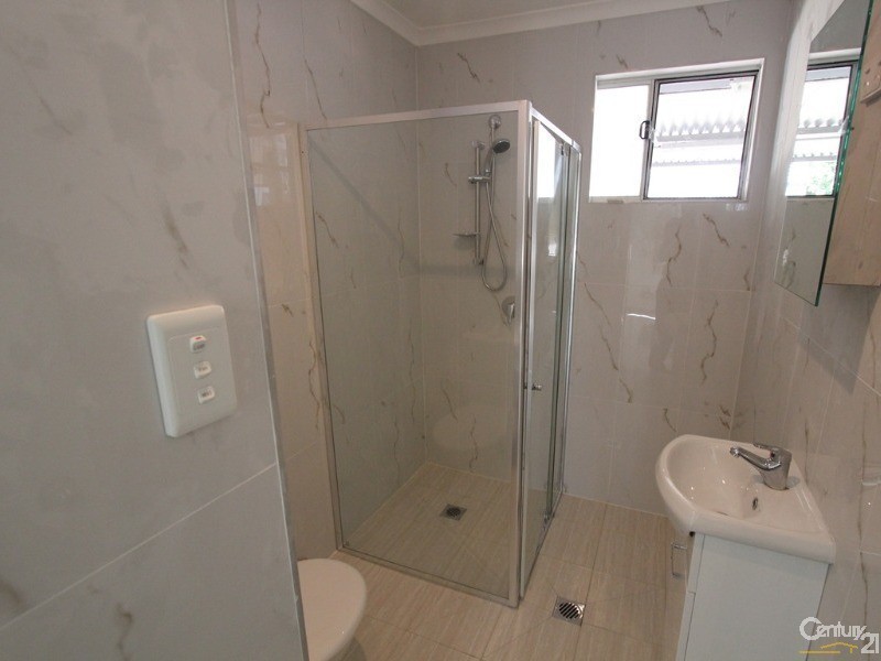 6 Locker Ave, Lurnea NSW 2170