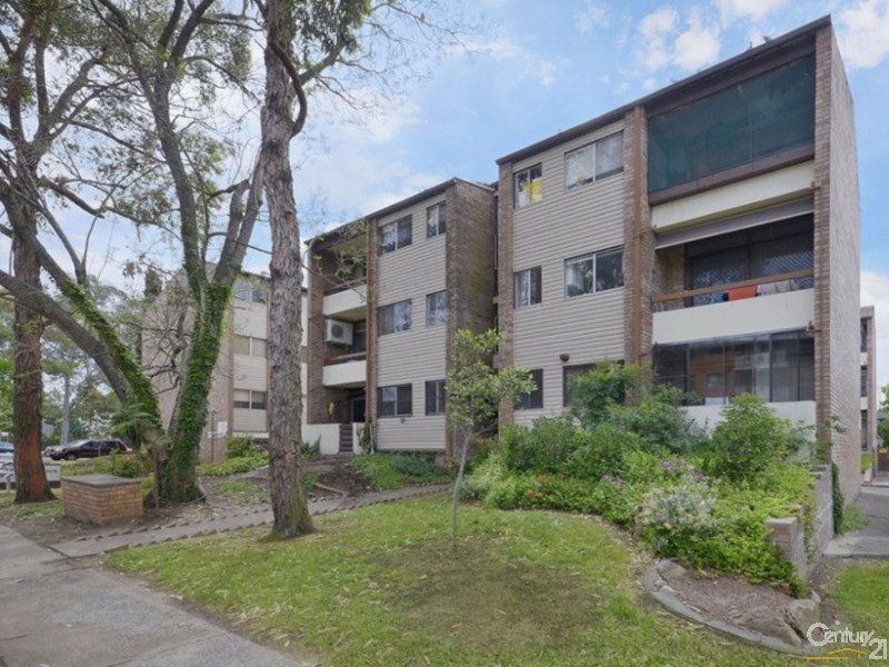 18/26 Remembrance Drive, Warwick Farm NSW 2170