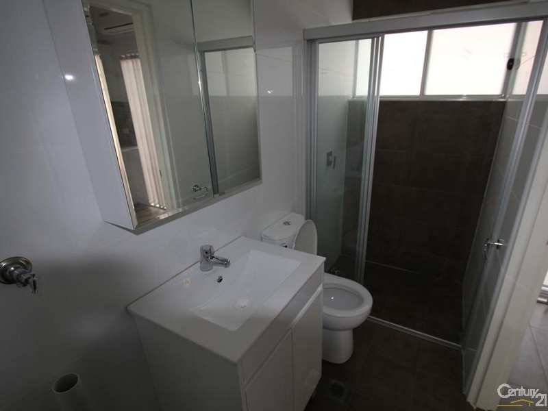 1/6 Manning Street, Warwick Farm NSW 2170