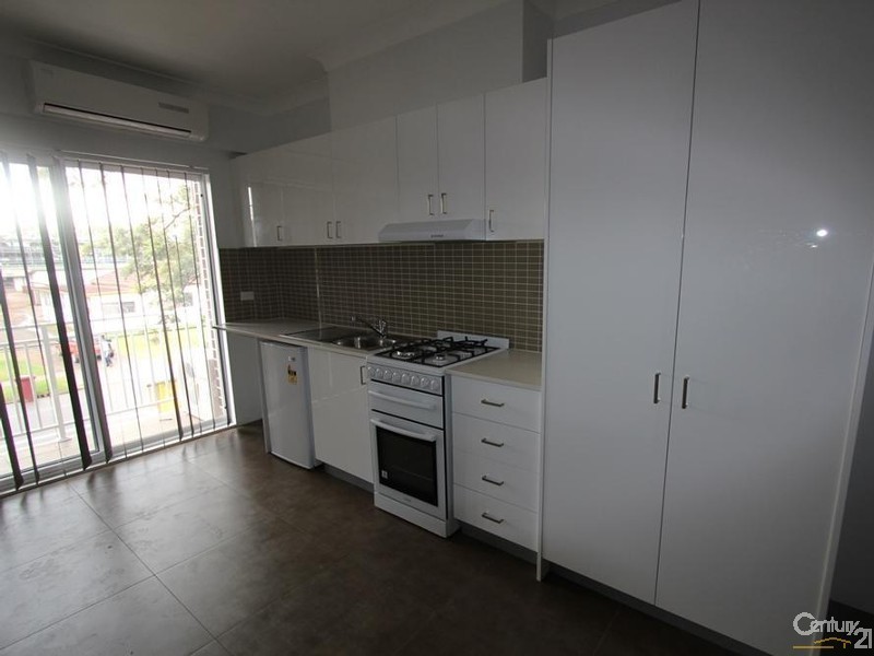 1/6 Manning Street, Warwick Farm NSW 2170