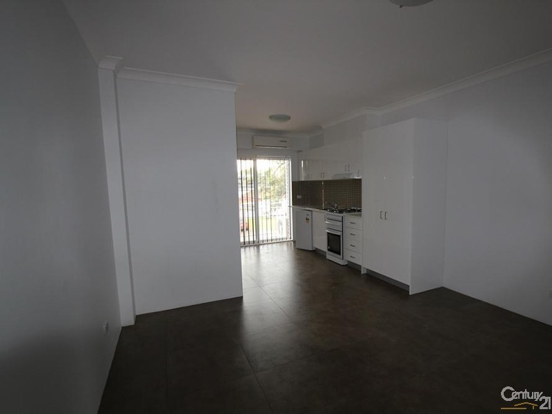 1/6 Manning Street, Warwick Farm NSW 2170