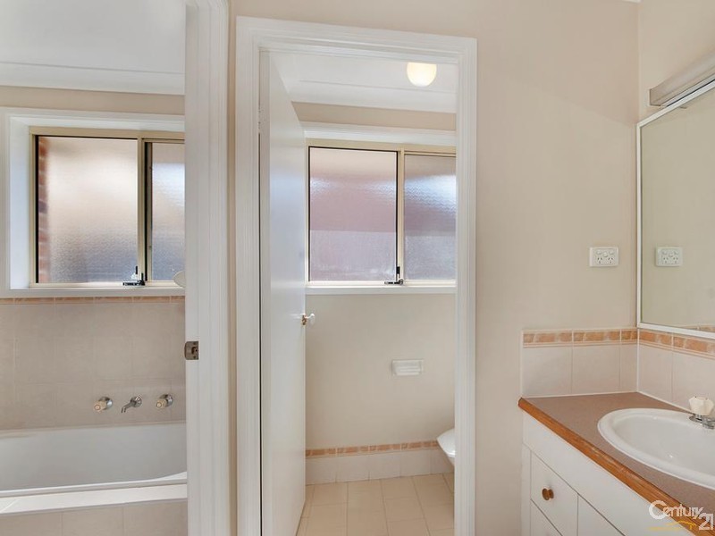 5 SOMERCOTES COURT, Wattle Grove NSW 2173
