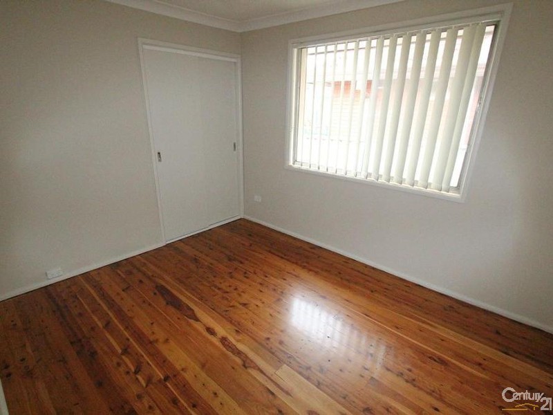 27 THOMPSON AVENUE, Moorebank NSW 2170