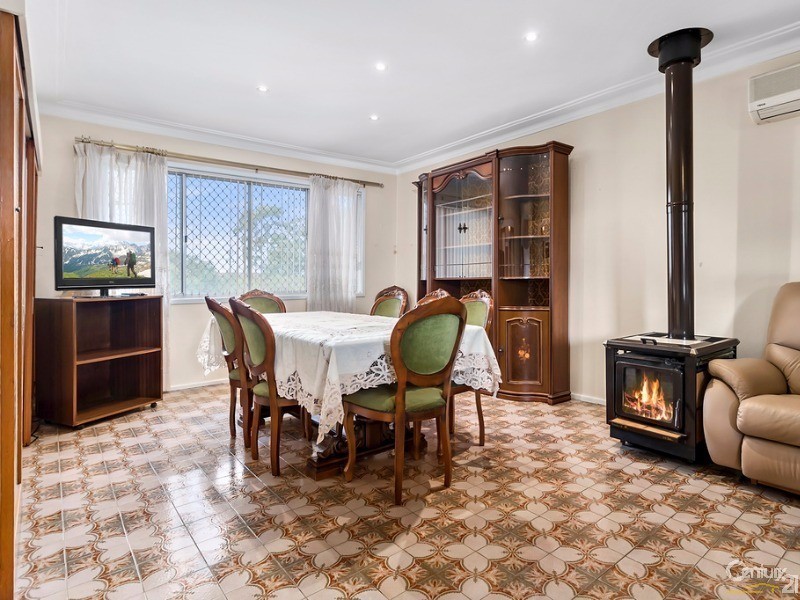 10 Ayshford Street, Casula NSW 2170