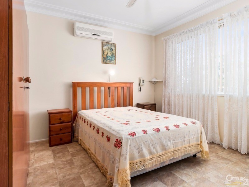 10 Ayshford Street, Casula NSW 2170