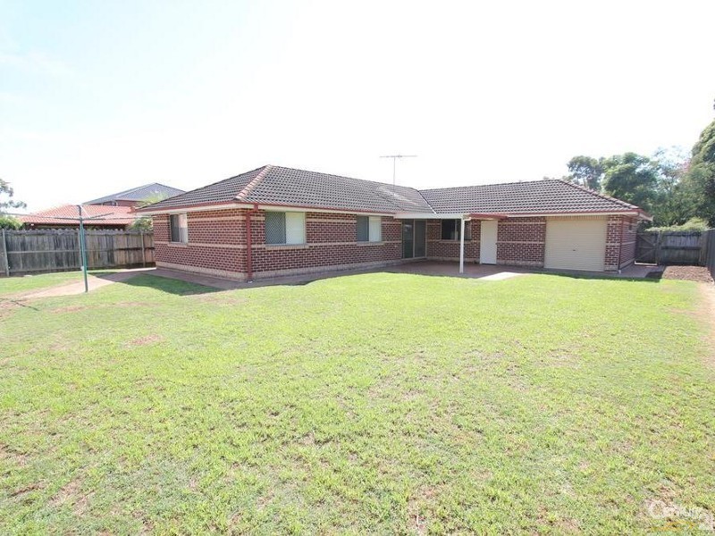 5 HAMPTON COURT, Wattle Grove NSW 2173