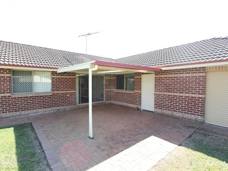 5 HAMPTON COURT, Wattle Grove NSW 2173
