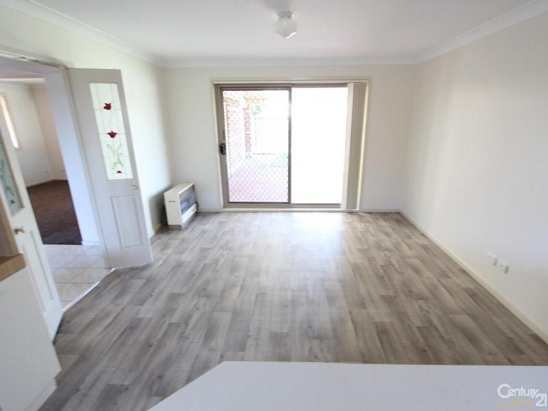 5 HAMPTON COURT, Wattle Grove NSW 2173