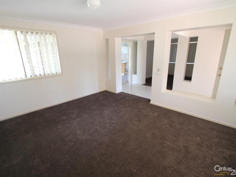 5 HAMPTON COURT, Wattle Grove NSW 2173
