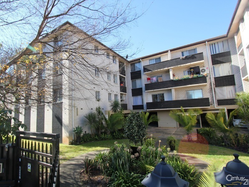 25/12-16 Goulburn Street, Warwick Farm NSW 2170