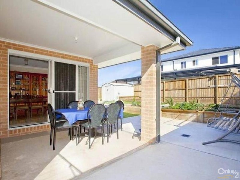 4 GRAZIERS WAY, Carnes Hill NSW 2171