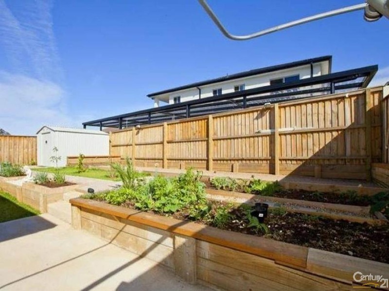 4 GRAZIERS WAY, Carnes Hill NSW 2171