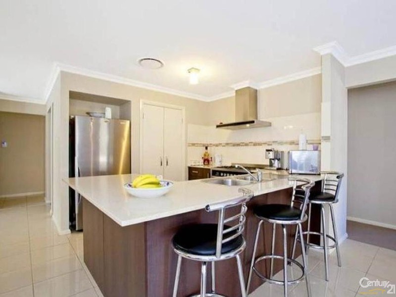 4 GRAZIERS WAY, Carnes Hill NSW 2171