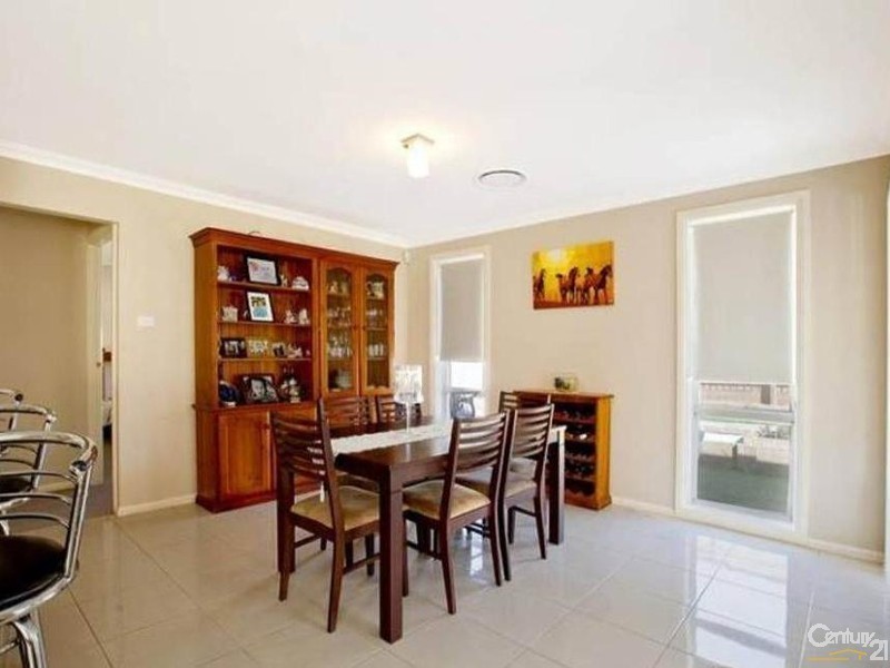 4 GRAZIERS WAY, Carnes Hill NSW 2171