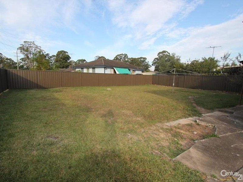 15 BOBIN ROAD, Sadleir NSW 2168