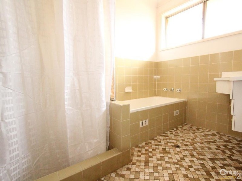 3 ORANA PLACE, Liverpool NSW 2170