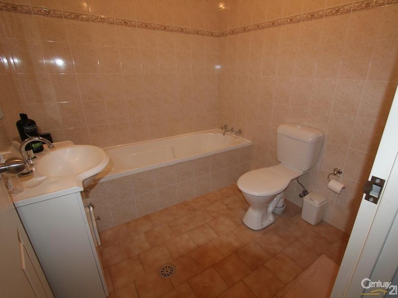 8/69 Bathurst Street, Liverpool NSW 2170